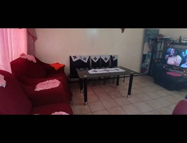 2 BEDROOM FLAT FOR SALE IN VEREENIGING CENTRAL